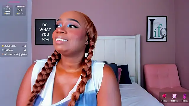 Britanymooree online show from 09-26-25, 07:54