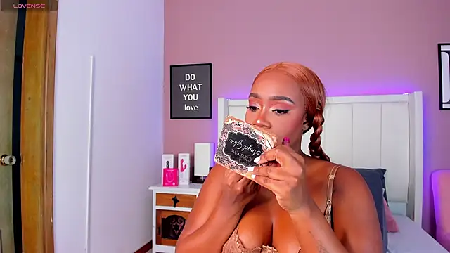 Britanymooree online show from 09-27-25, 06:47