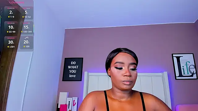 Britanymooree online show from 11-18-25, 07:39