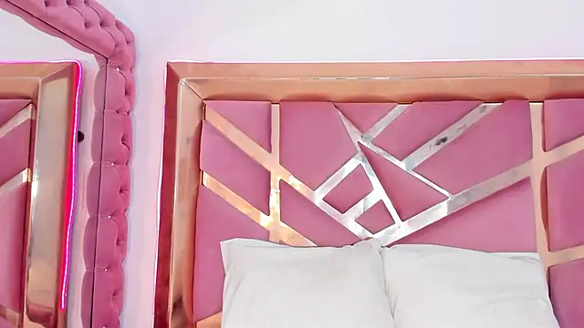 Britanymooree online show from 04-18-26, 08:42