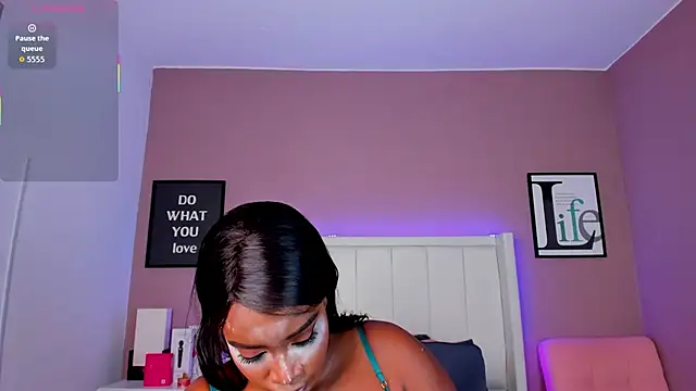 Britanymooree online show from 11-01-25, 08:14