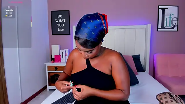 Britanymooree online show from 11-04-25, 08:01