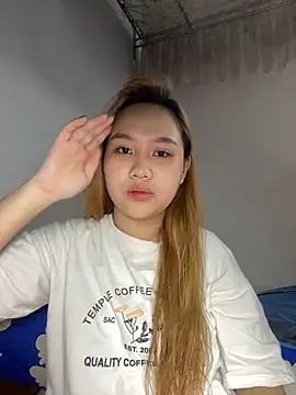 Snapshot of Odette68 chatting on 06-11-26, 05:15 Odette68 online show from 06-11-26, 05:15