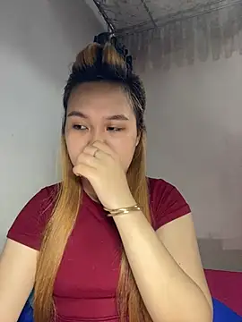 Snapshot of Odette68 chatting on 06-17-26, 12:32 Odette68 online show from 06-17-26, 12:32