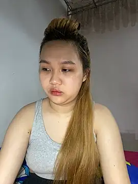 Snapshot of Odette68 chatting on 06-20-26, 12:59 Odette68 online show from 06-20-26, 12:59