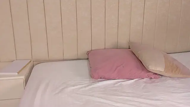 Littleolivia  online show from 03-18-25, 01:34