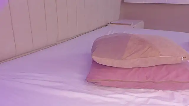 Littleolivia  online show from 03-18-25, 07:44