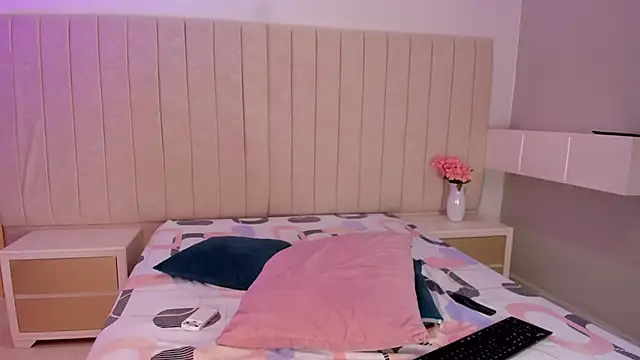 Littleolivia  online show from 03-13-26, 01:49