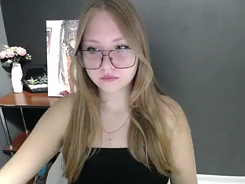 Snapshot of lady_minx chatting on 09-18-25, 06:27 lady minx online show from 09-18-25, 06:27