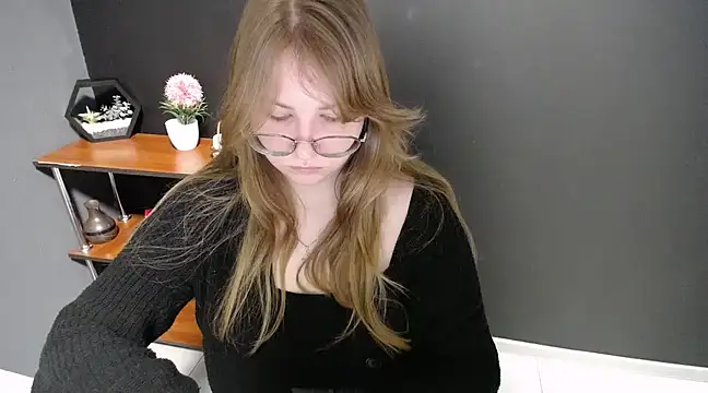 Snapshot of lady_minx chatting on 02-28-25, 10:30 lady minx online show from 02-28-25, 10:30