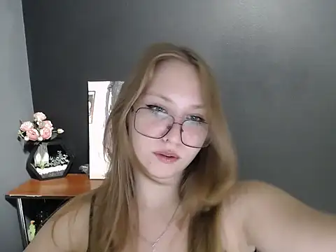Snapshot of lady_minx chatting on 10-22-25, 06:35 lady minx online show from 10-22-25, 06:35
