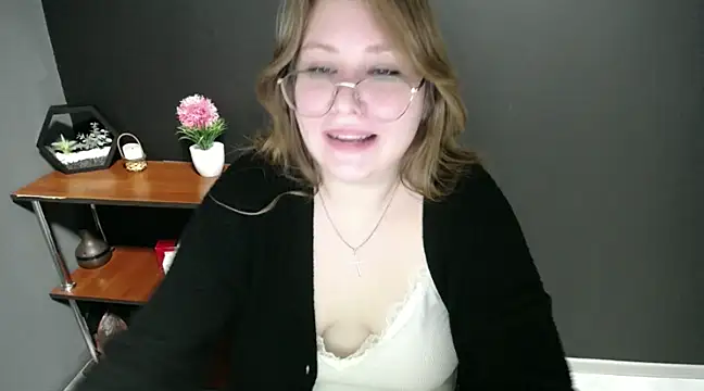 Snapshot of lady_minx chatting on 02-14-25, 10:38 lady minx online show from 02-14-25, 10:38