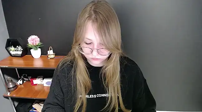 Snapshot of lady_minx chatting on 03-18-25, 07:33 lady minx online show from 03-18-25, 07:33