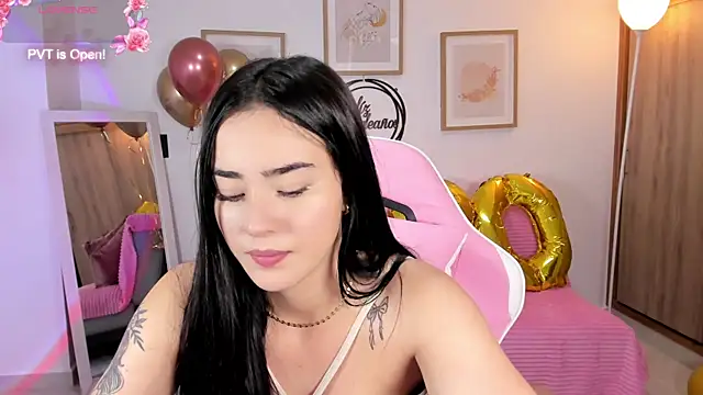 Veronica isaza   online show from 10-24-25, 12:37