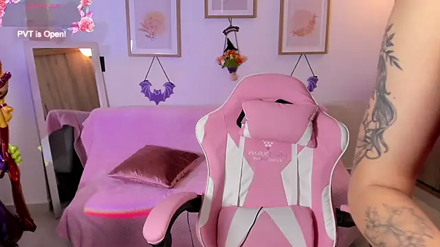 Veronica isaza   online show from 10-22-25, 01:10