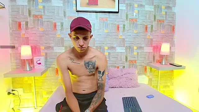 Snapshot of alan_karol_mds chatting on 10-12-25, 08:32 alan karol mds online show from 10-12-25, 08:32