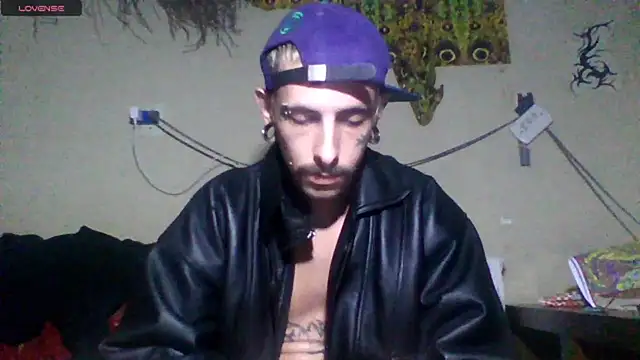 Snapshot of sellvageria chatting on 07-09-26, 11:37 sellvageria online show from 07-09-26, 11:37