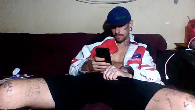 Snapshot of sellvageria chatting on 06-22-26, 03:25 sellvageria online show from 06-22-26, 03:25