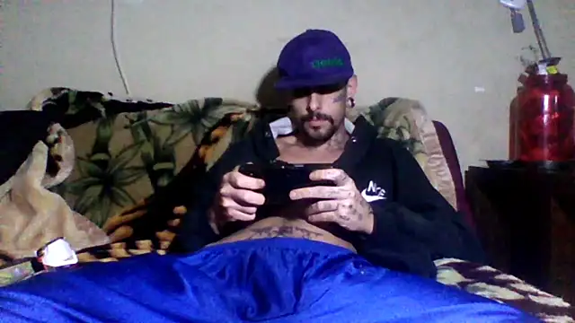 Snapshot of sellvageria chatting on 06-12-26, 08:39 sellvageria online show from 06-12-26, 08:39