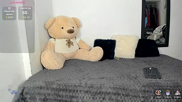 Snapshot of LittleParker chatting on 09-25-25, 12:44 LittleParker online show from 09-25-25, 12:44