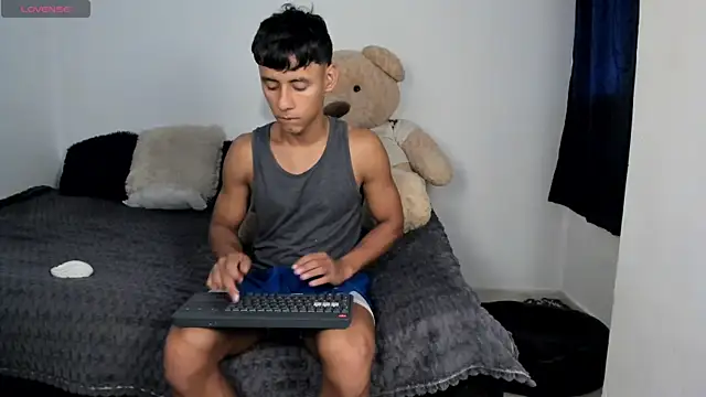 Snapshot of LittleParker chatting on 07-01-26, 01:00 LittleParker online show from 07-01-26, 01:00
