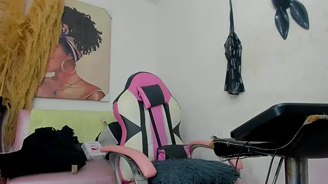 mia foxts online show from 12-03-25, 02:45