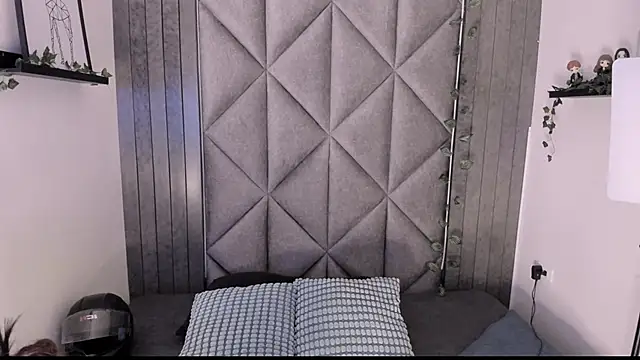 AbbyWathson online show from 11-18-25, 07:28