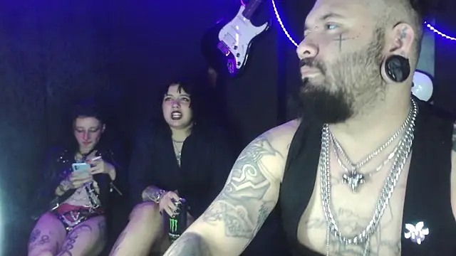 Snapshot of darkclothes chatting on 10-29-25, 06:12 darkclothes online show from 10-29-25, 06:12