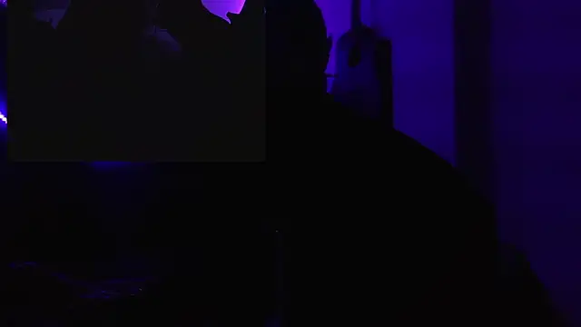 Snapshot of darkclothes chatting on 12-25-24, 06:20 darkclothes online show from 12-25-24, 06:20