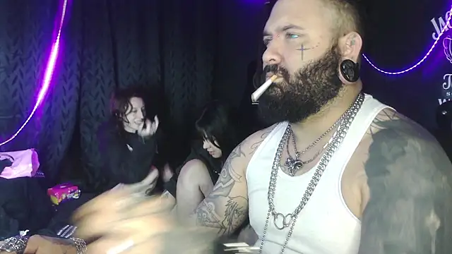 Snapshot of darkclothes chatting on 10-16-25, 08:33 darkclothes online show from 10-16-25, 08:33