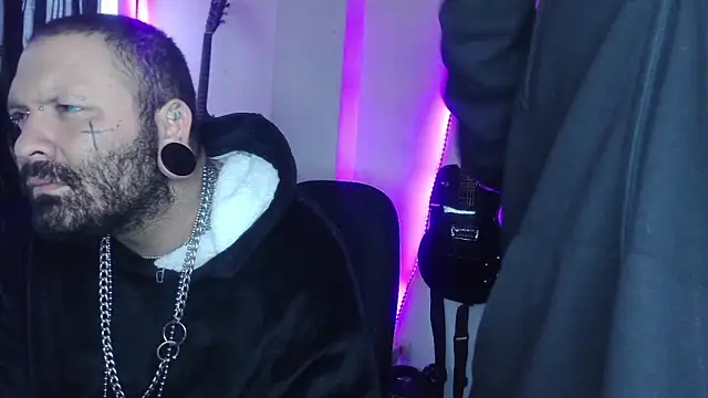 Snapshot of darkclothes chatting on 02-23-25, 11:33 darkclothes online show from 02-23-25, 11:33