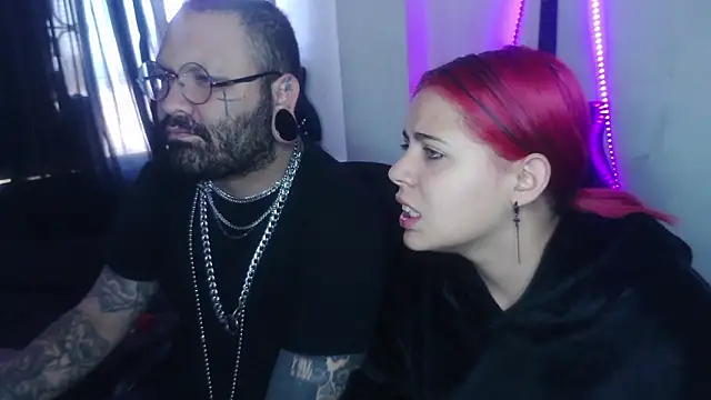 Snapshot of darkclothes chatting on 02-19-25, 01:50 darkclothes online show from 02-19-25, 01:50