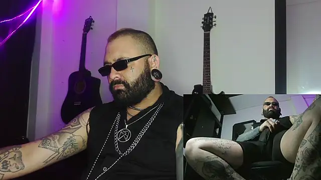 Snapshot of darkclothes chatting on 12-27-24, 08:24 darkclothes online show from 12-27-24, 08:24