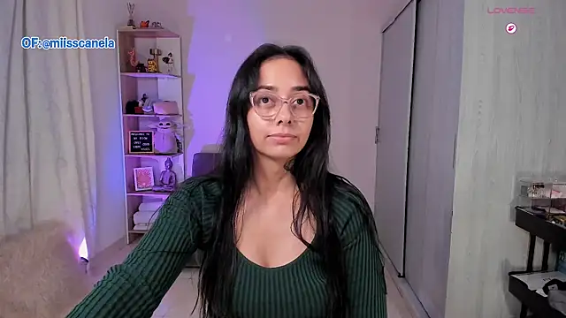 Snapshot of Aleja24Evans chatting on 12-02-25, 01:17 Aleja24Evans online show from 12-02-25, 01:17