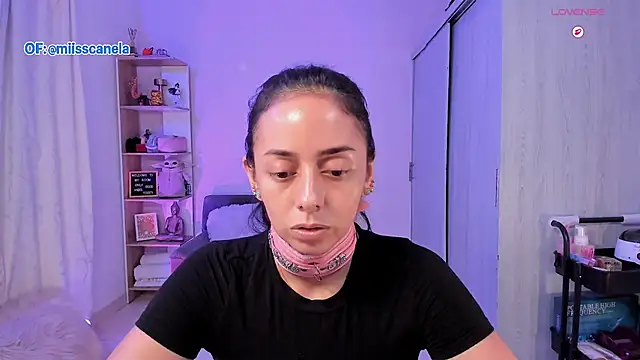 Snapshot of Aleja24Evans chatting on 11-27-25, 12:33 Aleja24Evans online show from 11-27-25, 12:33