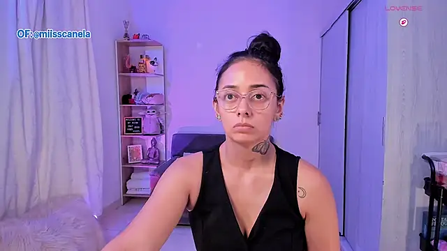 Snapshot of Aleja24Evans chatting on 11-28-25, 12:11 Aleja24Evans online show from 11-28-25, 12:11