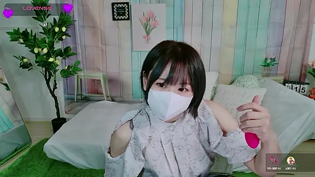 Snapshot of SERA-xx- chatting on 10-15-25, 01:04 SERA-xx- online show from 10-15-25, 01:04