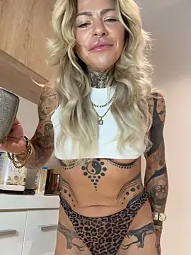 Divina X  online show from 12-21-25, 04:03