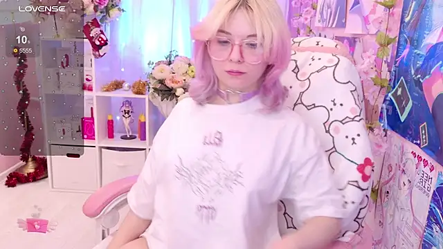 Coconut Mia online show from 12-13-25, 08:26