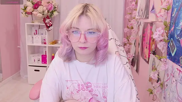 Coconut Mia online show from 12-19-25, 08:55