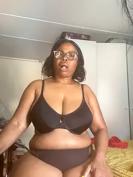 Nomthie online show from 10-23-25, 01:21