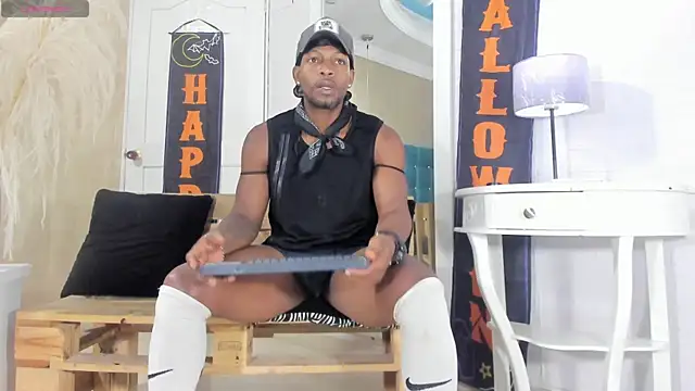 Snapshot of RicoBrown777_ chatting on 10-18-25, 04:36 RicoBrown777 online show from 10-18-25, 04:36