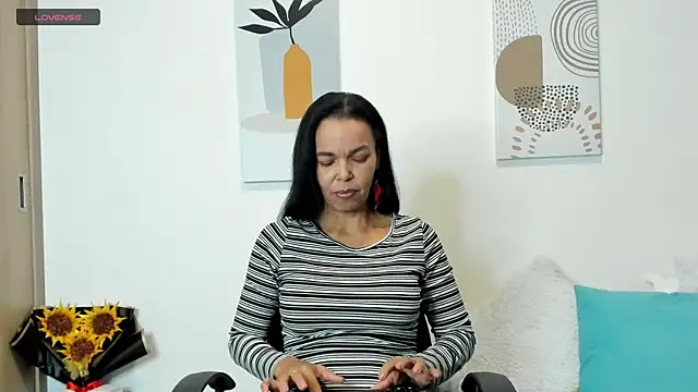 Snapshot of Evawalker_ chatting on 02-26-25, 01:36 Evawalker online show from 02-26-25, 01:36