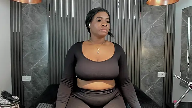 SaraiEvans online show from 11-04-25, 03:21