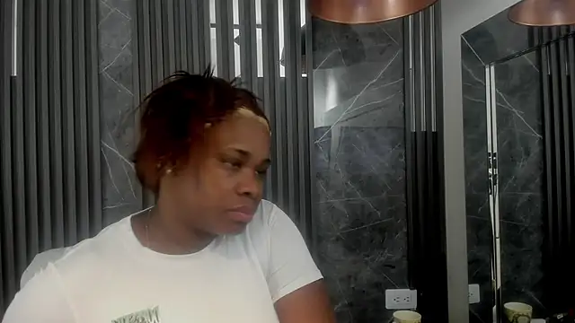 Snapshot of SaraiEvans chatting on 03-05-25, 03:18 SaraiEvans online show from 03-05-25, 03:18