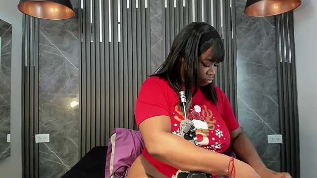 SaraiEvans online show from 12-14-25, 03:35