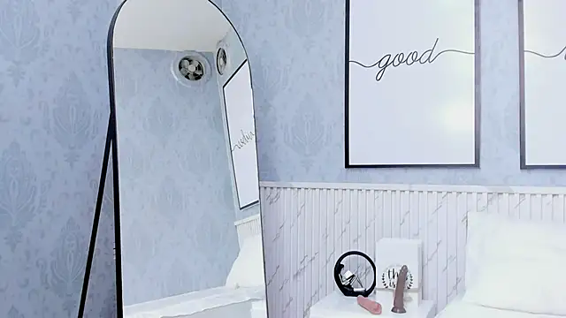 Snapshot of Daphne81_ chatting on 09-10-25, 02:10 Daphne81  online show from 09-10-25, 02:10