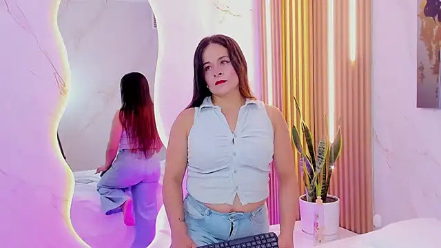 Snapshot of Daphne81_ chatting on 09-19-25, 10:36 Daphne81  online show from 09-19-25, 10:36