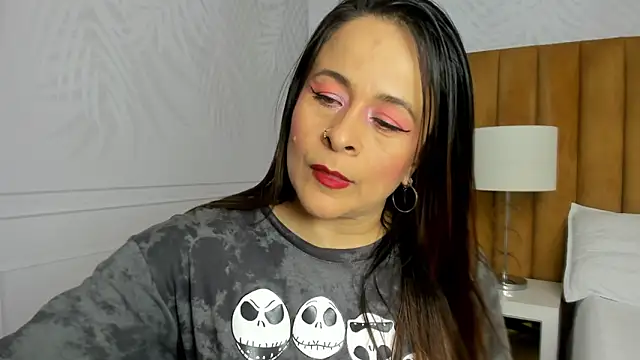 Snapshot of Daphne81_ chatting on 02-21-25, 02:17 Daphne81  online show from 02-21-25, 02:17