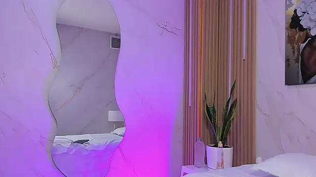 Snapshot of Daphne81_ chatting on 09-27-25, 02:28 Daphne81  online show from 09-27-25, 02:28